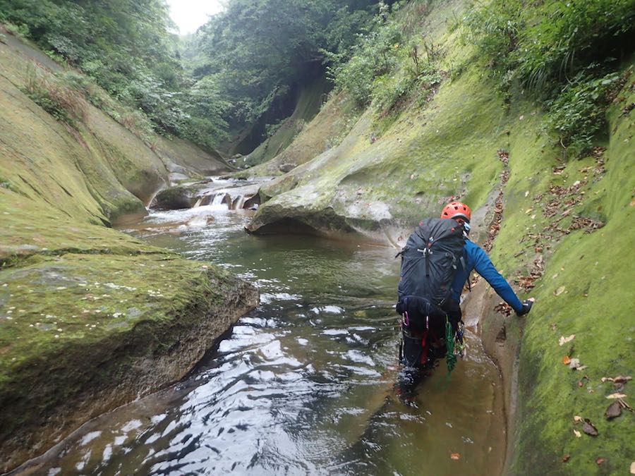 最初はへつっていたけれど　二口山塊・大行沢